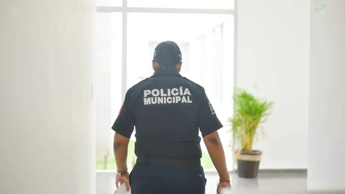 Policía de soledad (2)